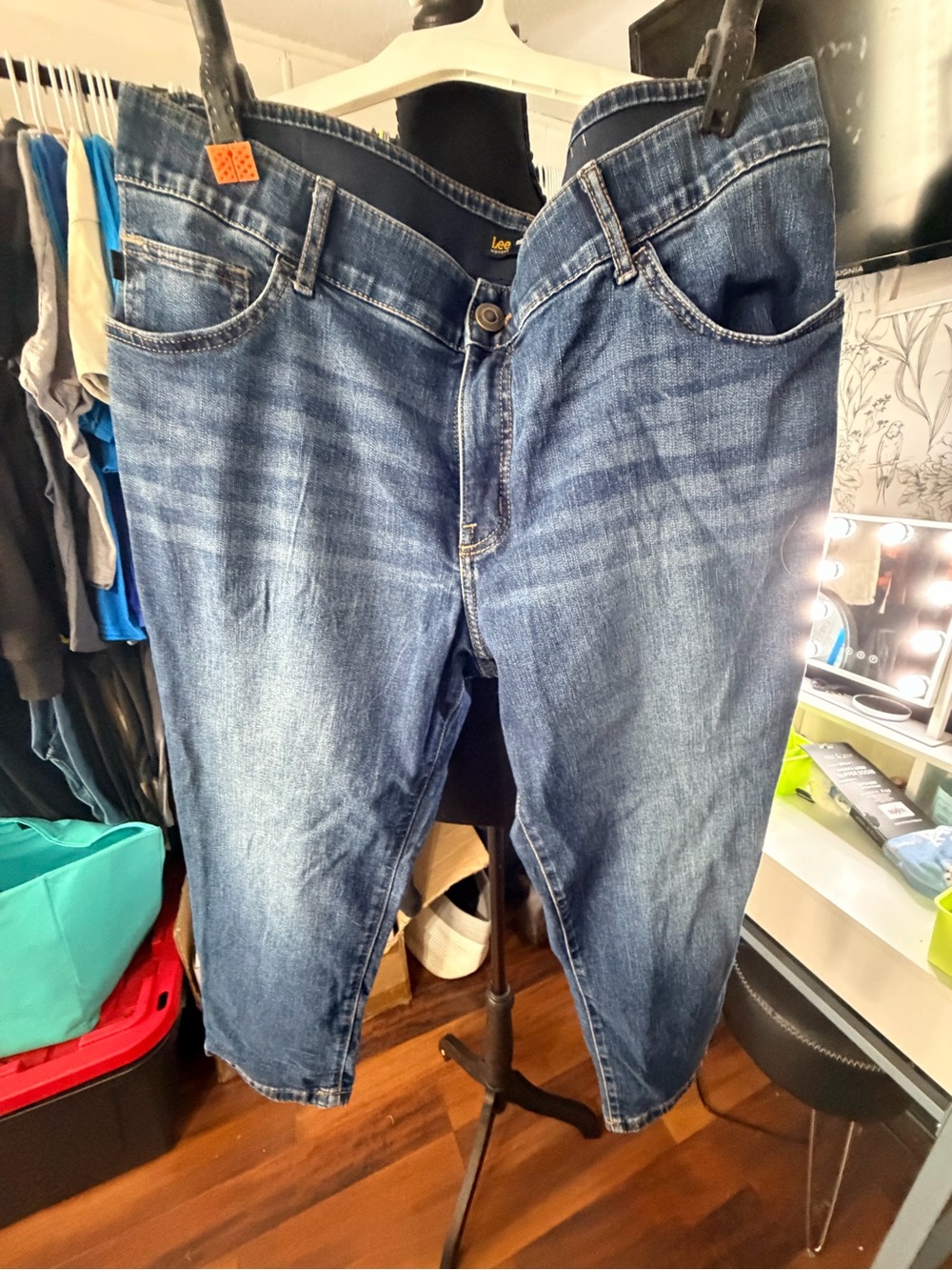Lee Cropped Ankle Jeans in Medium Blue Wash